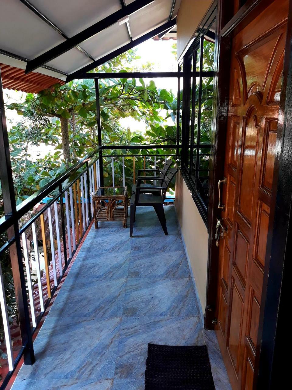 Shawn'S The Morjim Enclave Hotel Екстериор снимка