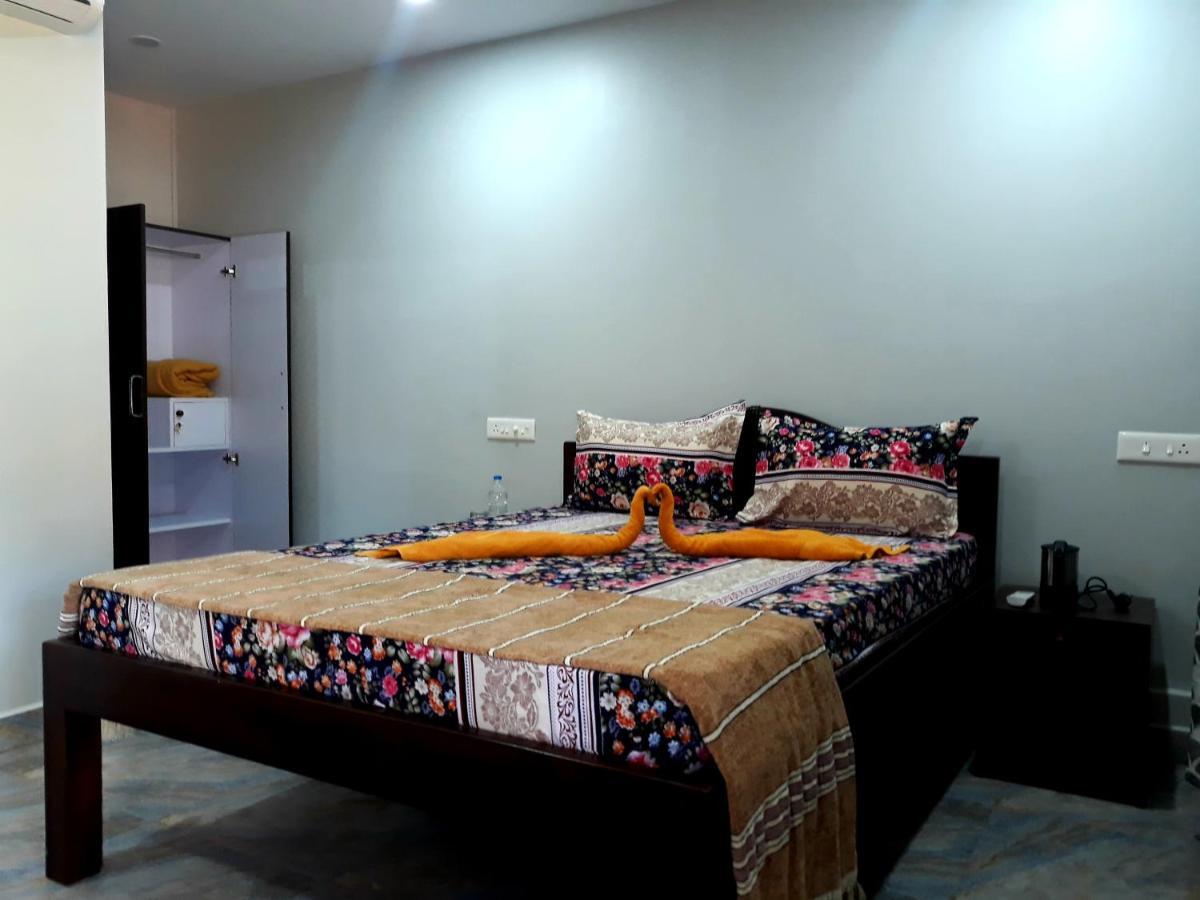 Shawn'S The Morjim Enclave Hotel Екстериор снимка