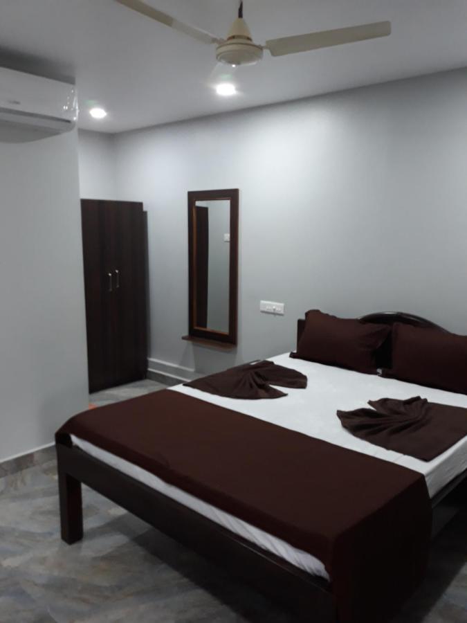 Shawn'S The Morjim Enclave Hotel Екстериор снимка