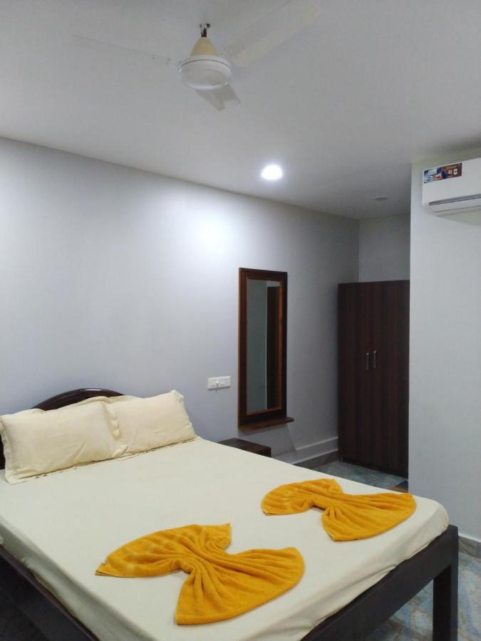 Shawn'S The Morjim Enclave Hotel Екстериор снимка