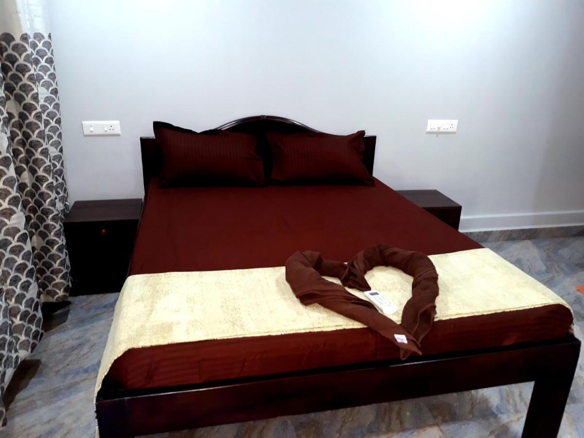 Shawn'S The Morjim Enclave Hotel Екстериор снимка